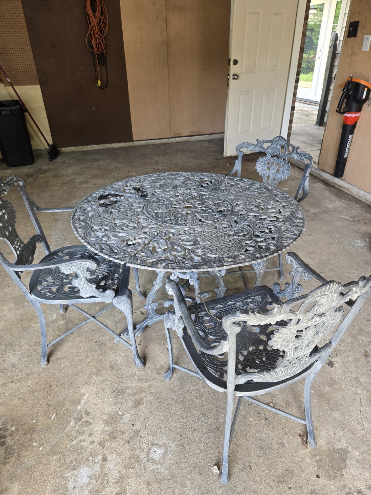 Cast Iron outdoor Table With 3 Chairs