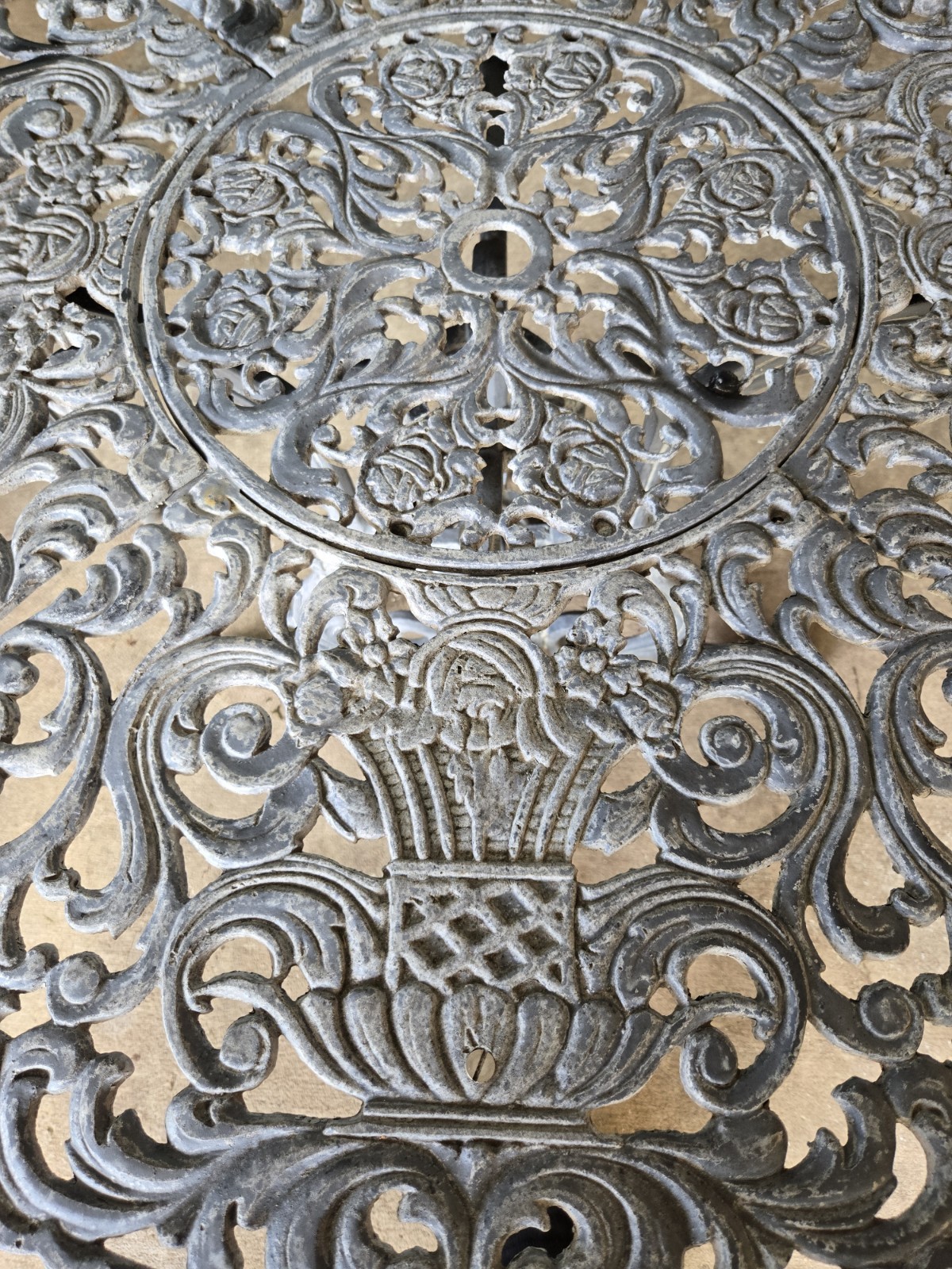 Cast Iron outdoor Table With 3 Chairs