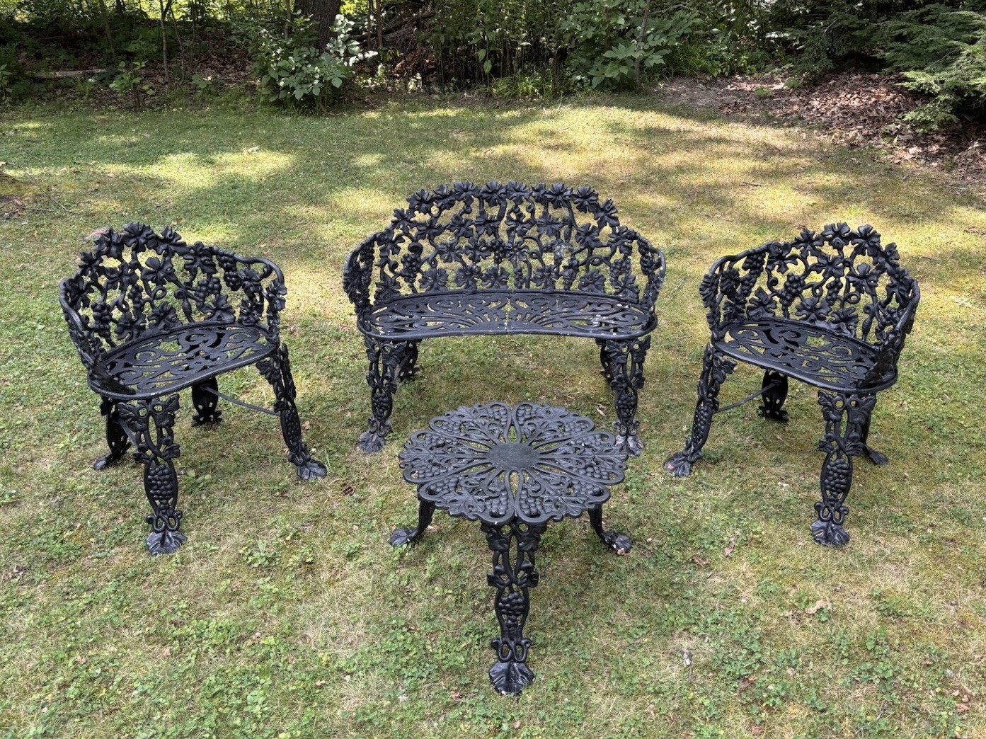 Old Vintage Victorian Style Cast Iron Grape & Leaf Vine Garden Patio 4PC Set
