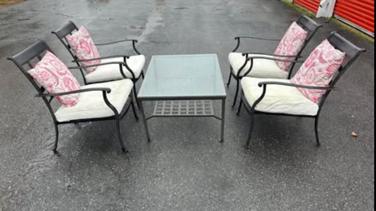 Beautiful Metal Conversation Set 4 Chairs and Table**