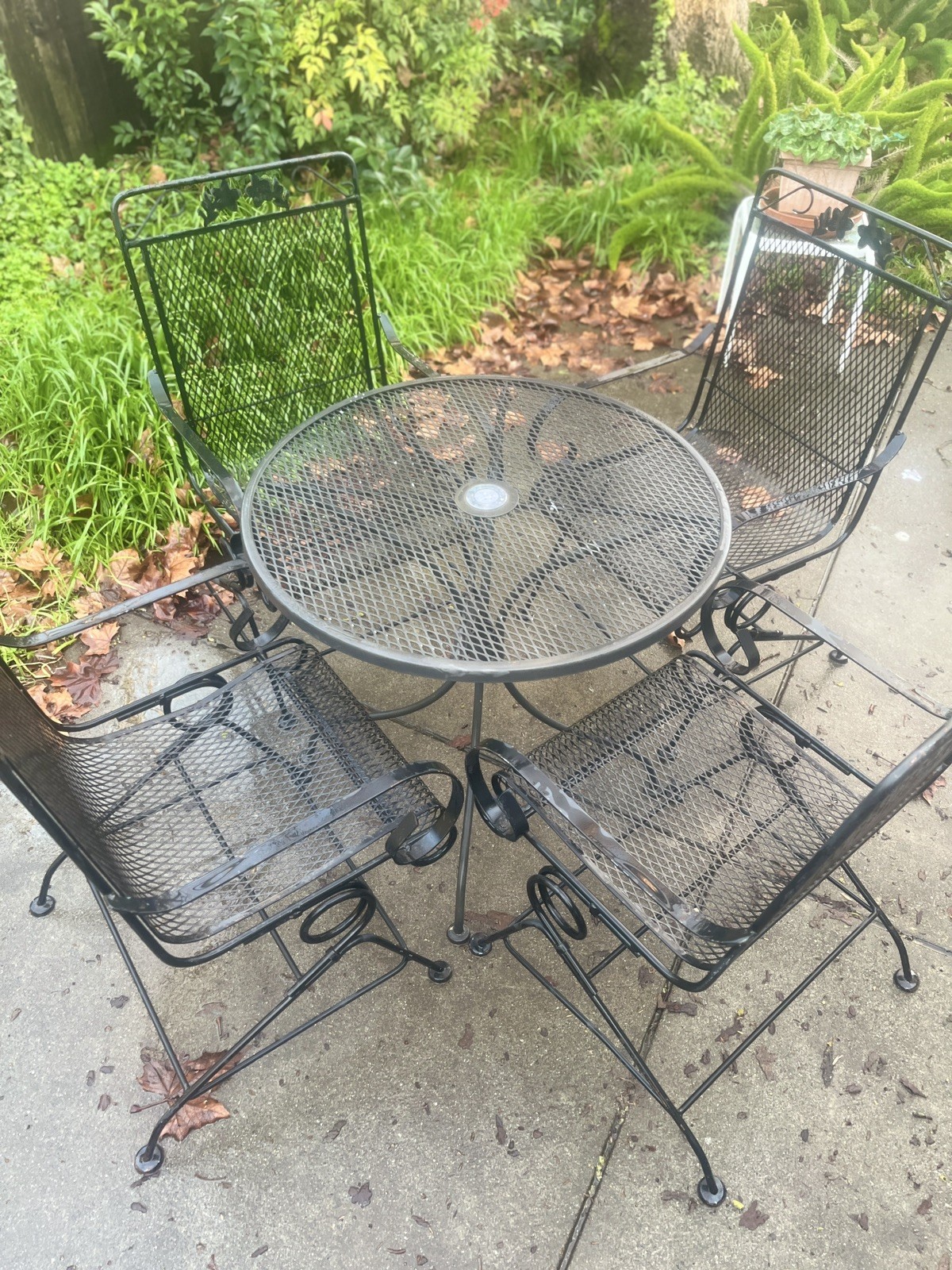 Vintage Woodard Style Wrought Iron Outdoor Dining/ Rocker Chairs (4) & Table